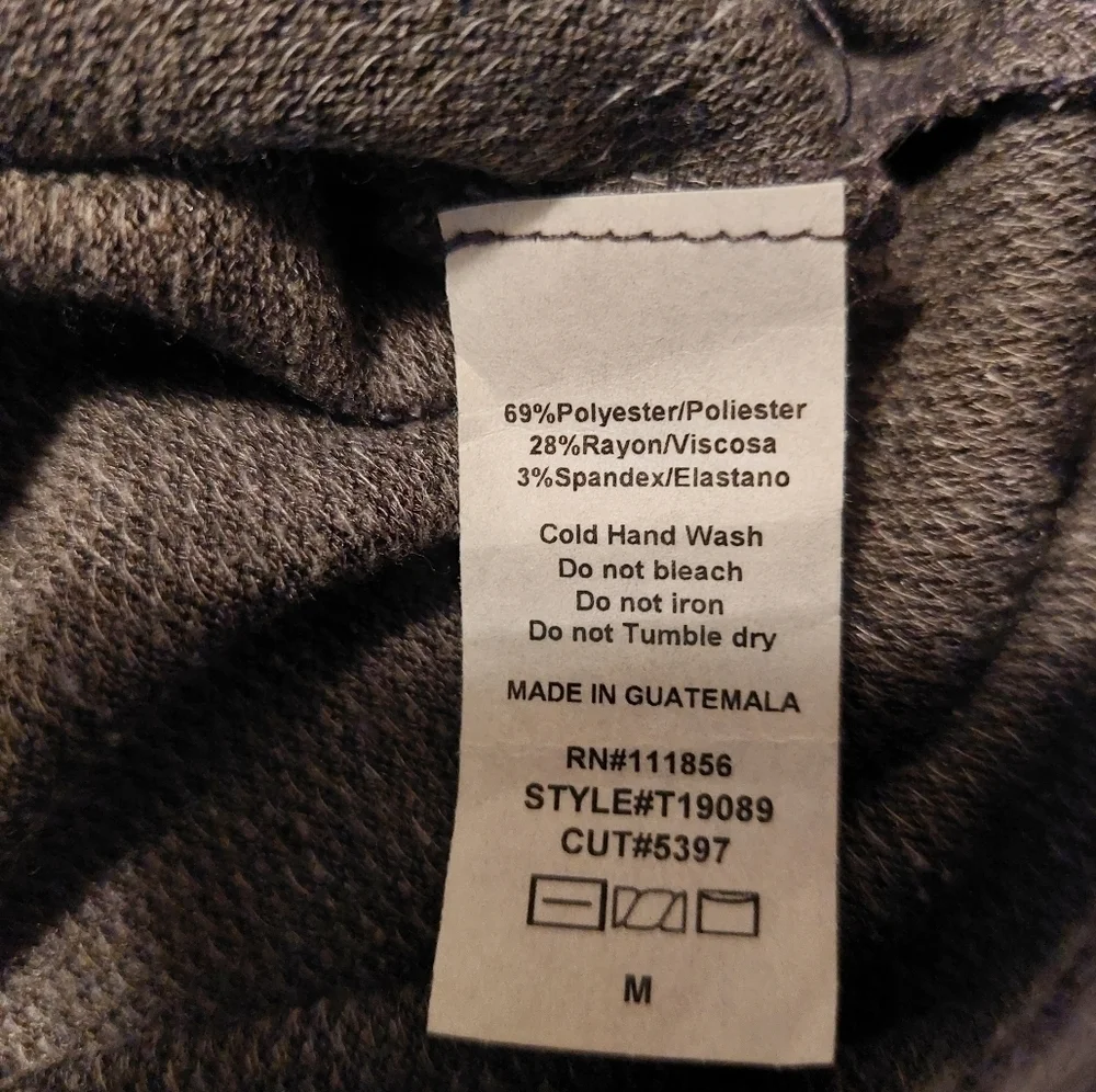 CHERISH LADIES LONG SLEEVE SWEATER size M